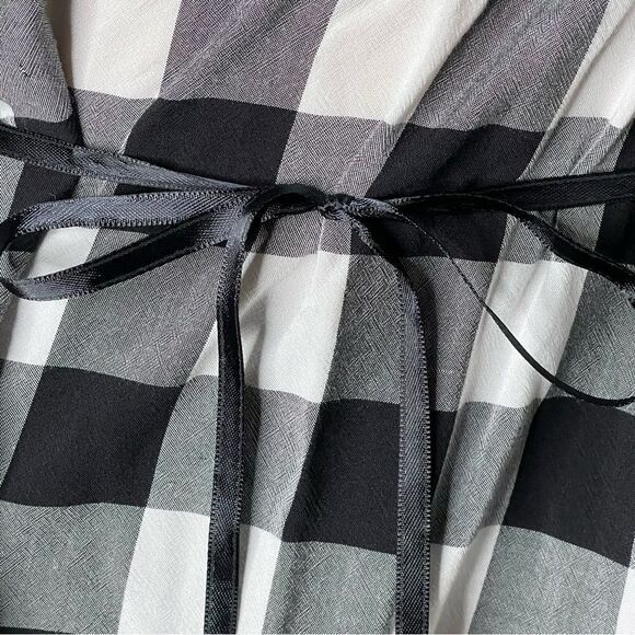 LOFT Ann Taylor Sleeveless Plaid Tunic V-Neck Top Black White 1/2 Button Pockets - Picture 2 of 11